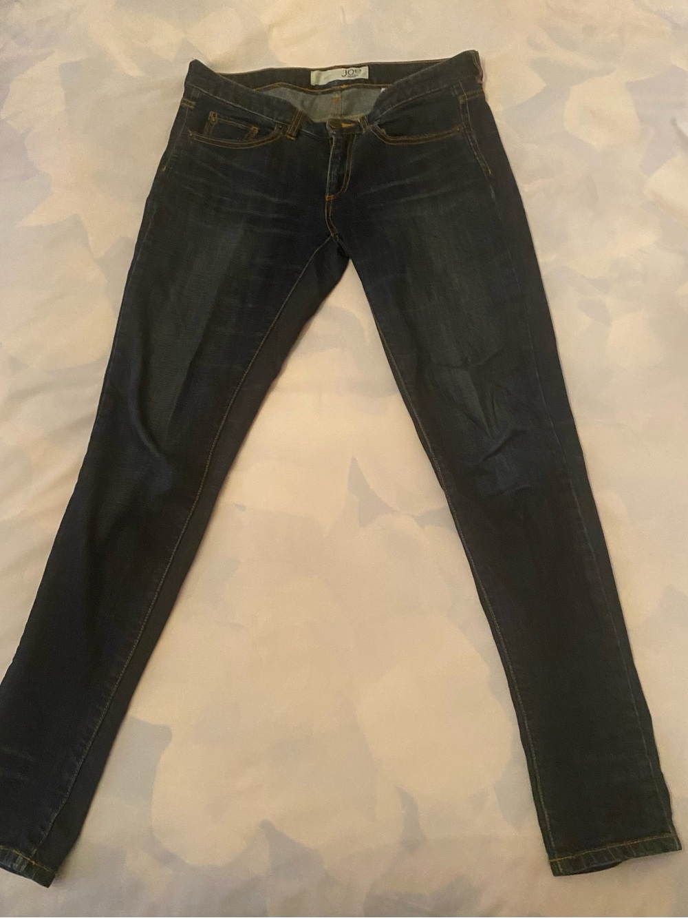 ✨BUNDLE: Buy 6 for $80

💙Joe Fresh Dark Navy Mid Rise Skinny Jeans!